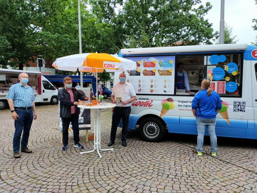 17.91.2021 - Eiswagen in Petershagen - 